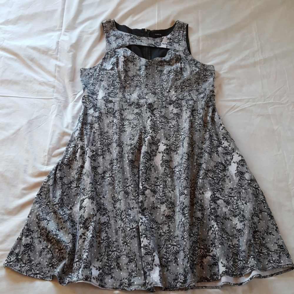 Very flattering Torrid dress! GUC size 18!